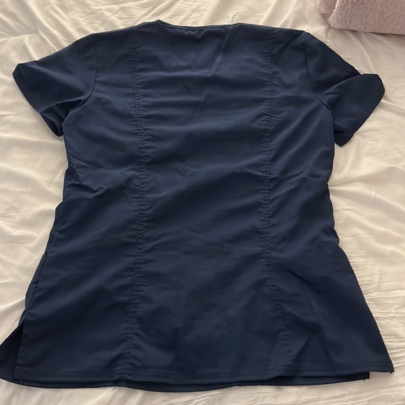 Cherokee women’s Scrub top - Picture 6 of 6